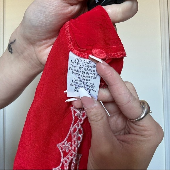 Johnny Was Lissa Weekend Top Linen Red with Multi Floral Embroidery XS - Picture 4 of 5
